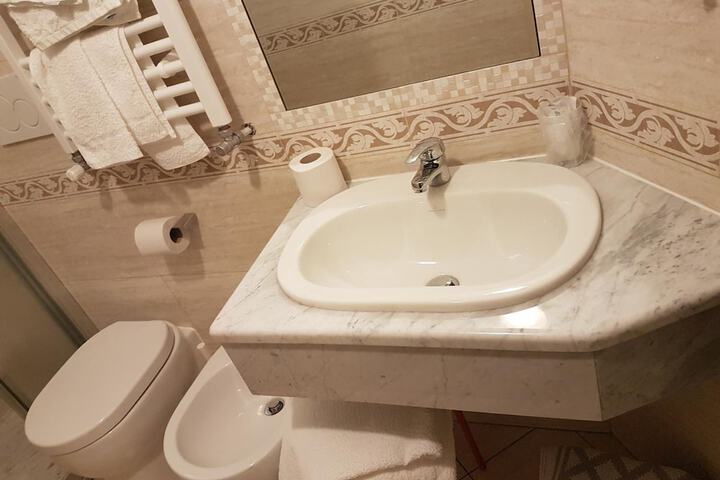 Room 15 of 38