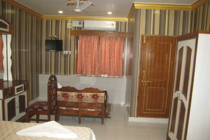 Room 9 of 38