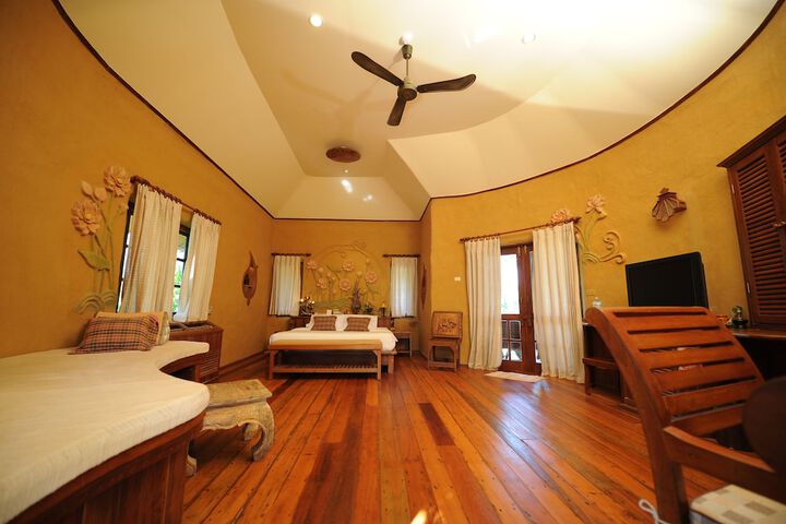 Room 13 of 79