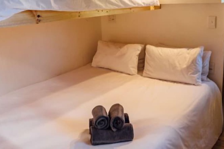 Room 2 of 77