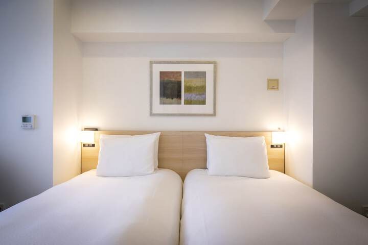 Room 12 of 96