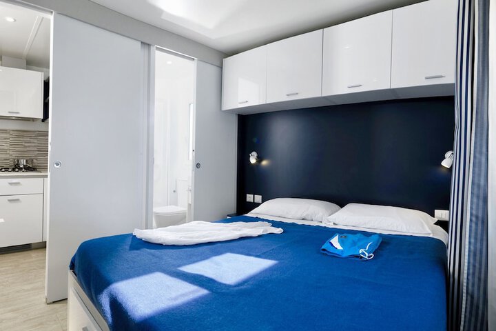 Room 6 of 173