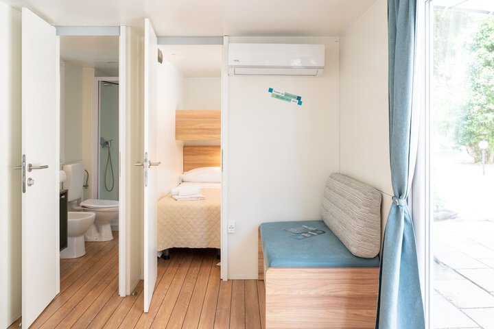 Room 28 of 46