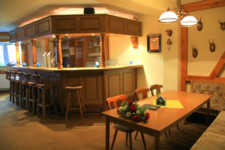 Lounge 16 of 17