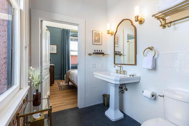 Standard Room, King or Two Doubles (2 of 2)