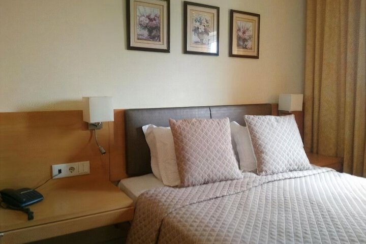 Room 13 of 37