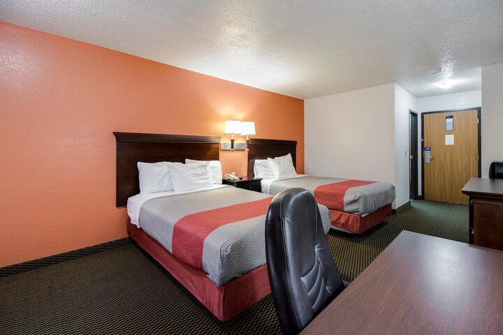 Deluxe Room 2 Double Beds Refrigerator, Microwave (3 of 14)