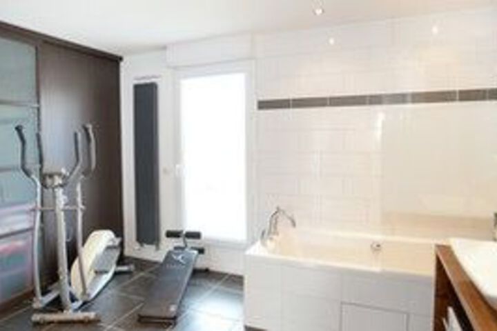 Room 4 of 28