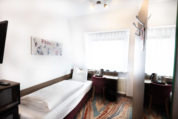 Room 28 of 84