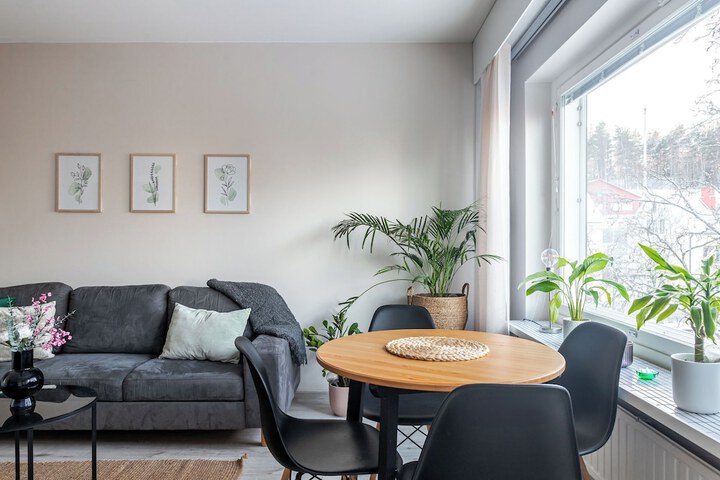 Bright & Cozy Renovated Studio in the Center