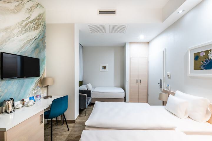 Room 25 of 80