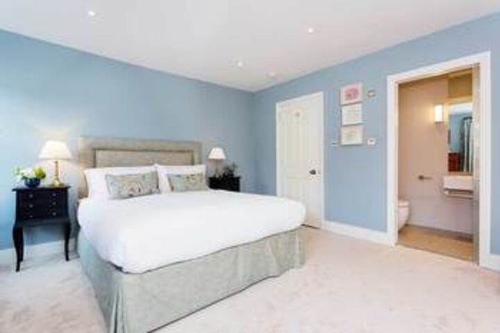 Room 11 of 26