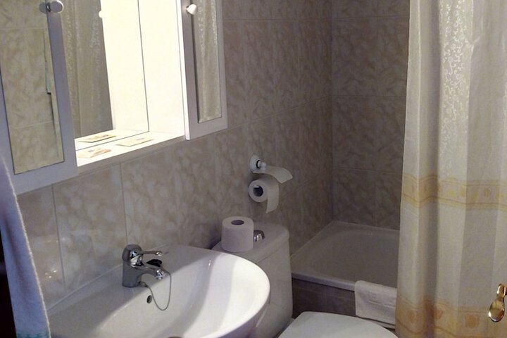 Room 46 of 49