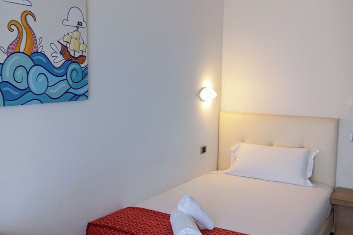 Room 25 of 95