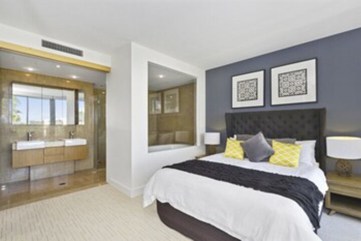 Room 8 of 12