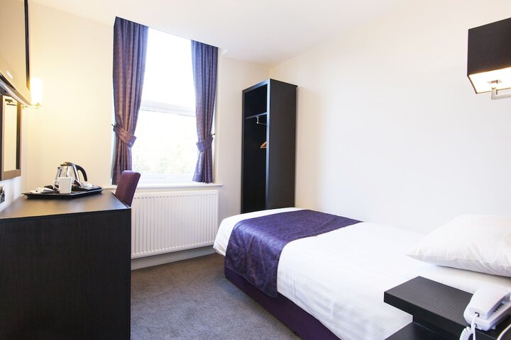 Room 8 of 24