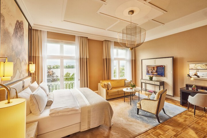 Room 43 of 154