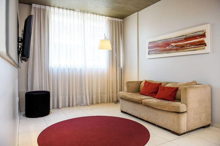 Room 17 of 39