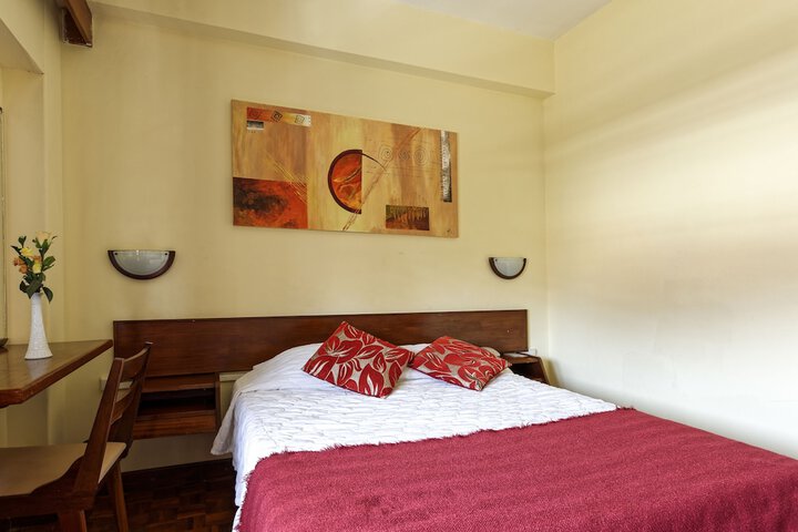 Room 10 of 33