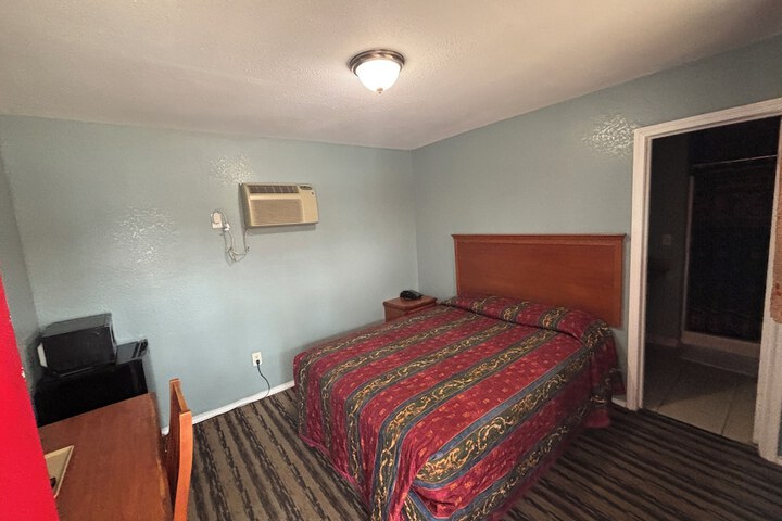 Room 6 of 22