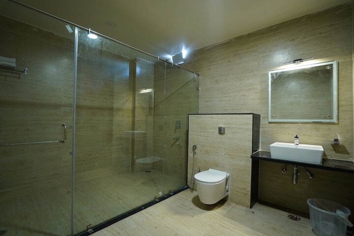 Room 8 of 15