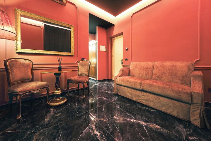 Room 12 of 25