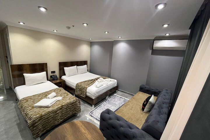 Room 33 of 40