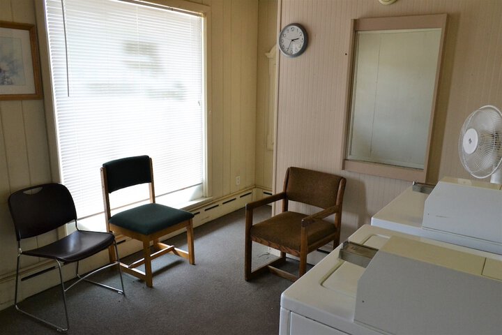 Room 64 of 81