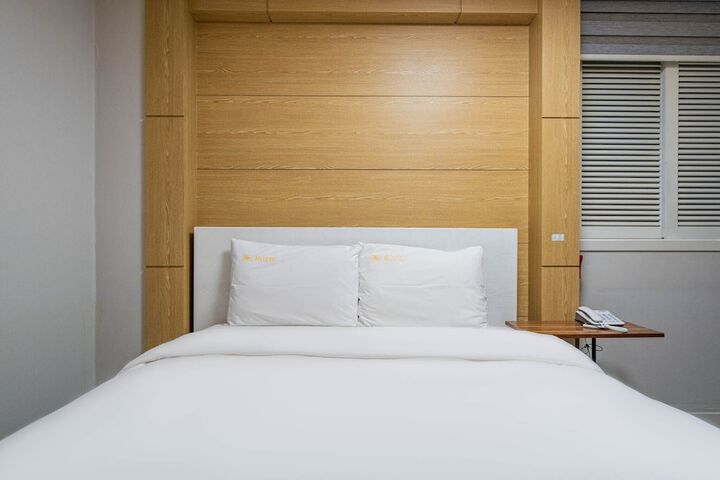 Room 17 of 37