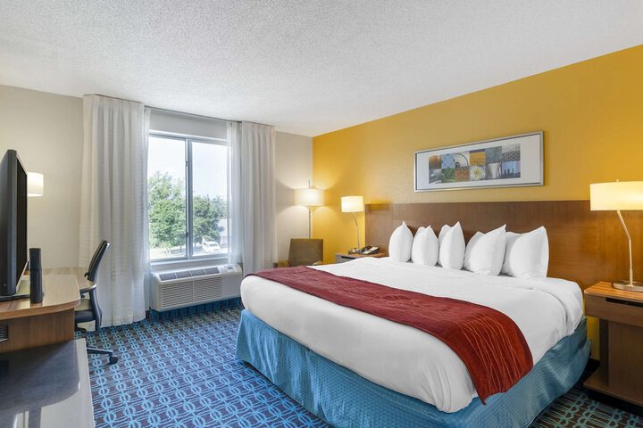 1 King Bed (17 of 20)