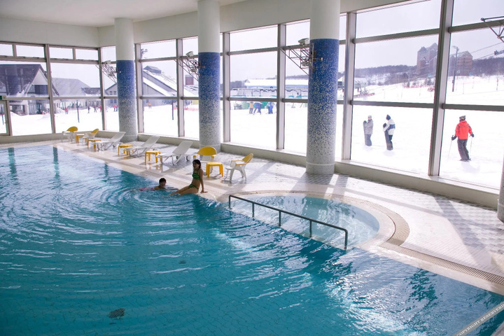 Hotel Pool
