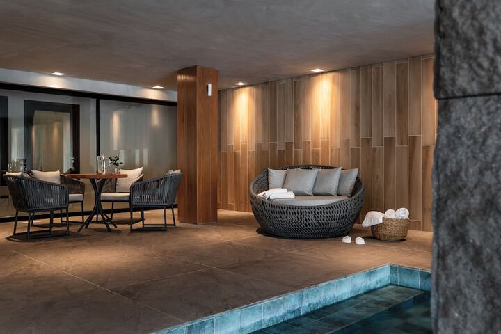 Pool 102 of 171