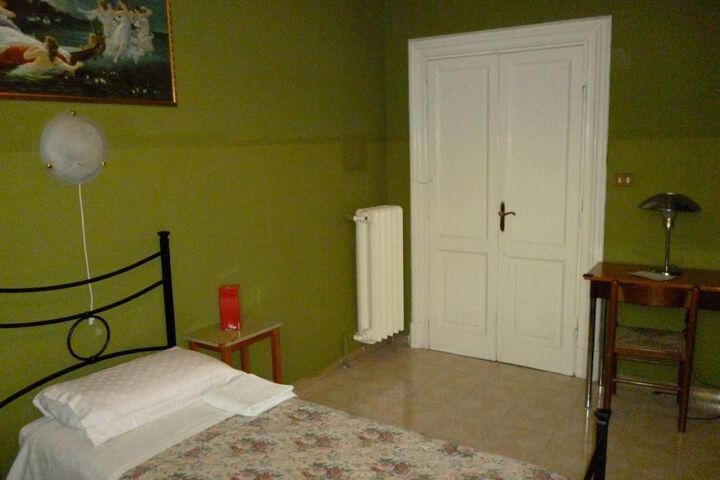 Room 21 of 37