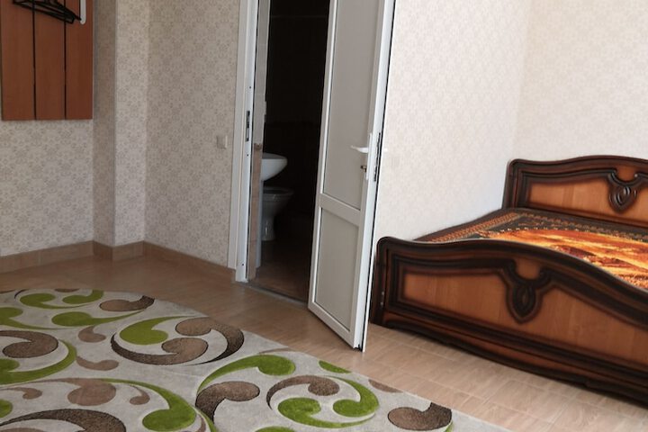 Room 9 of 11