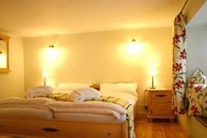 Room 5 of 25
