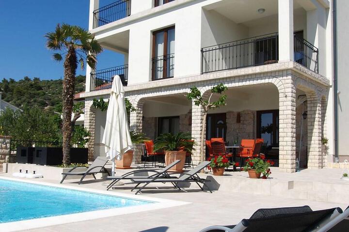 Papalina 1 - Room4 1 3 - ET7603-6