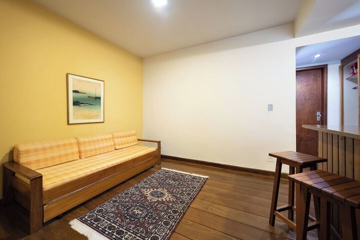 Room 9 of 35