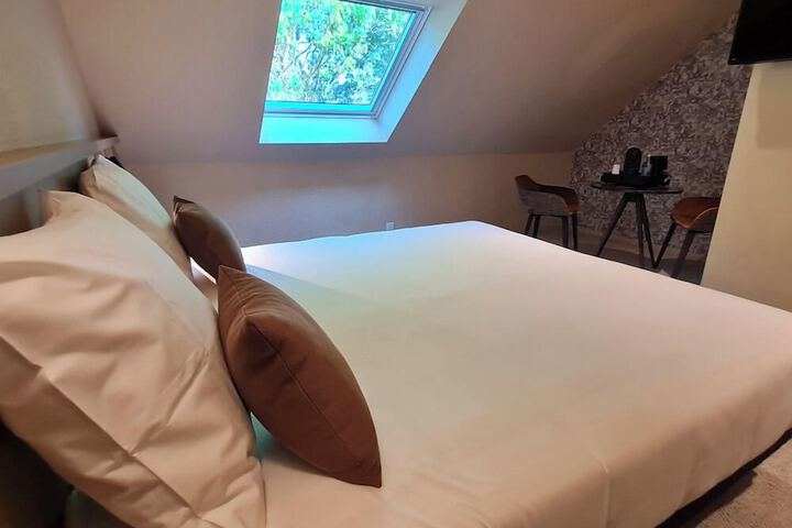 Room 4 of 61
