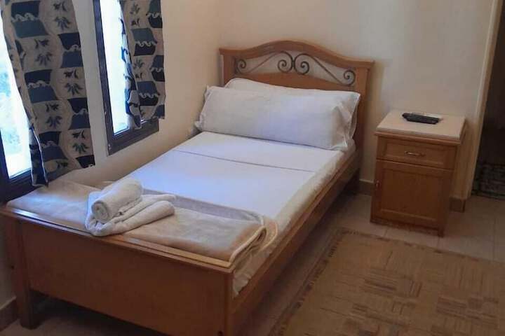 Room 5 of 13