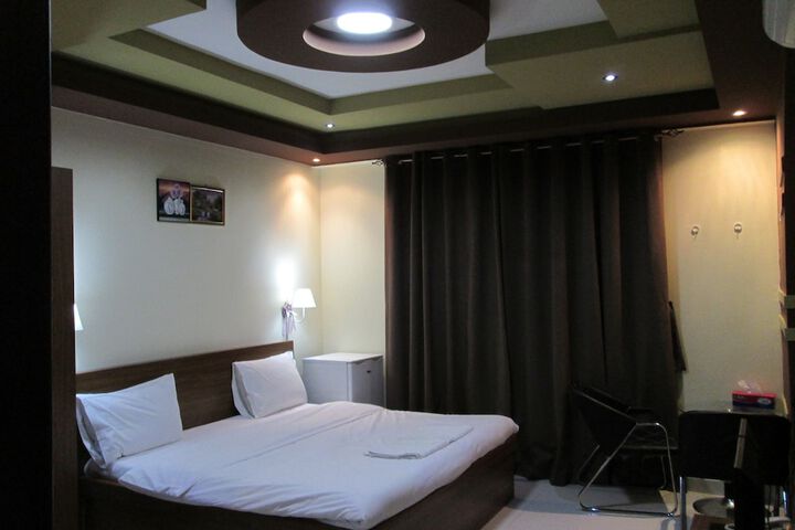 Room 5 of 13