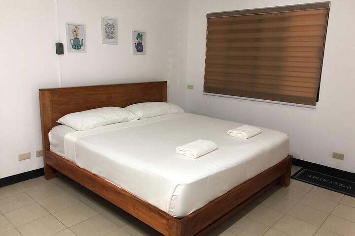 Room 11 of 16