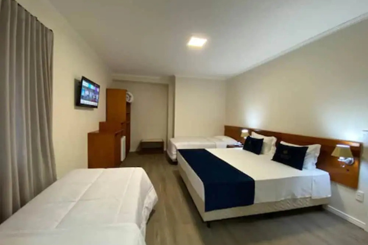 Room 4 of 10