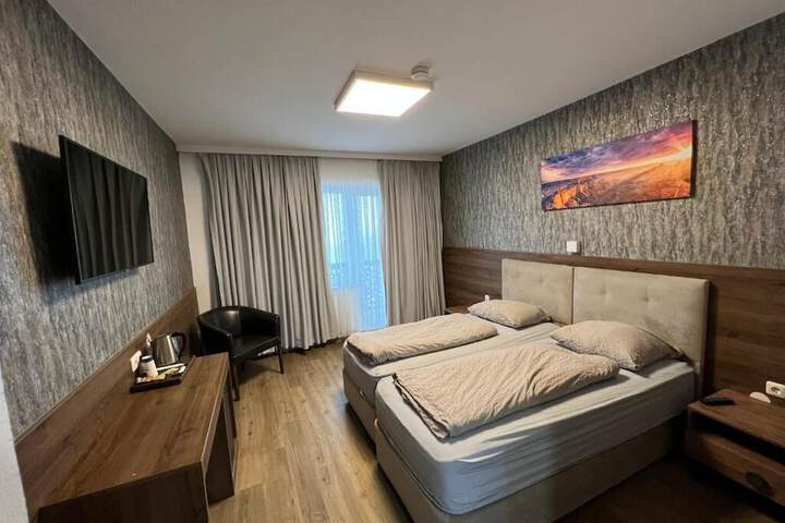 Room 8 of 91