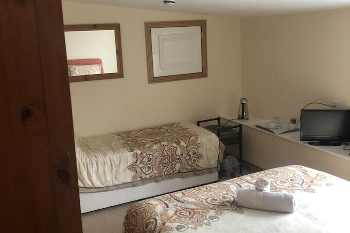 Room 4 of 9