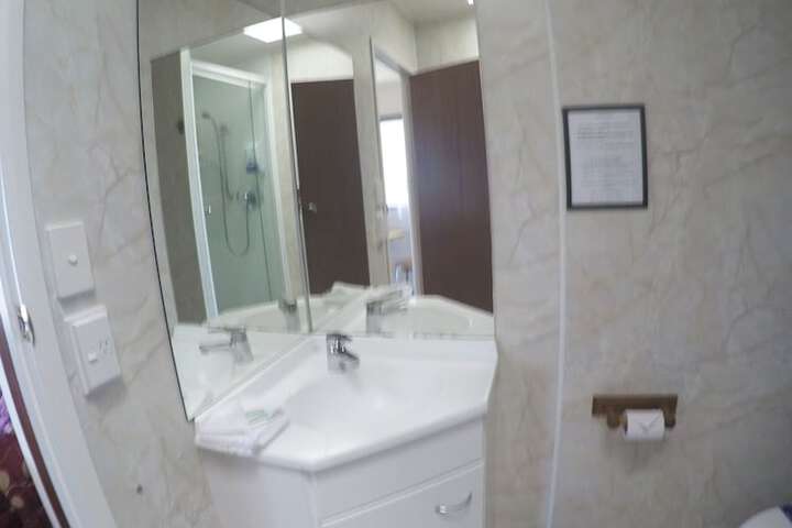 Room 9 of 40