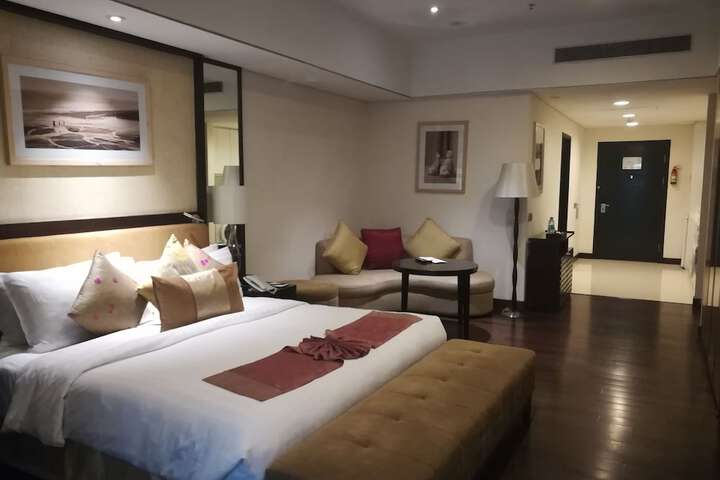 Room 10 of 125