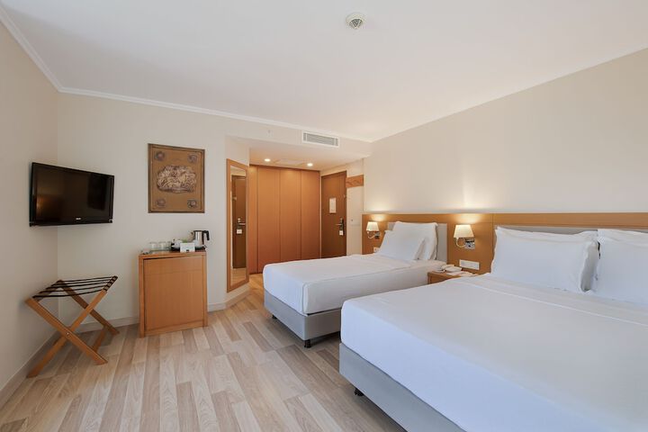 Room 11 of 203