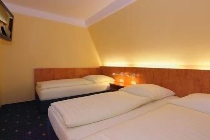 Room 9 of 74