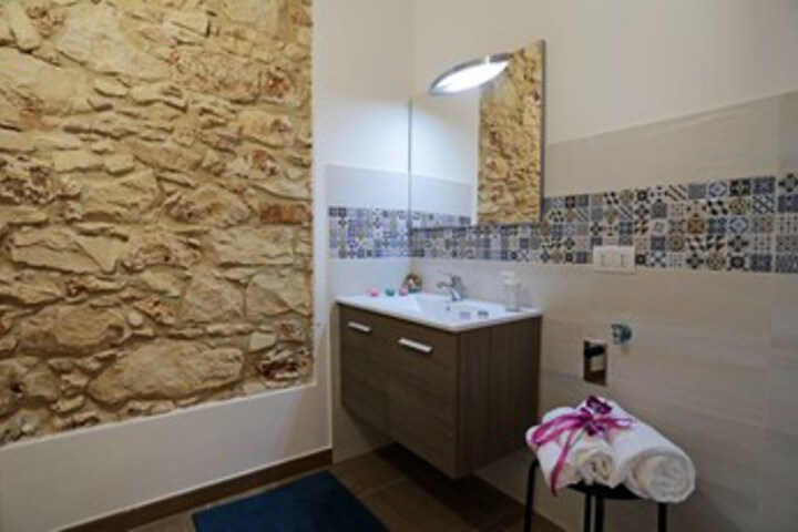 Room 8 of 24