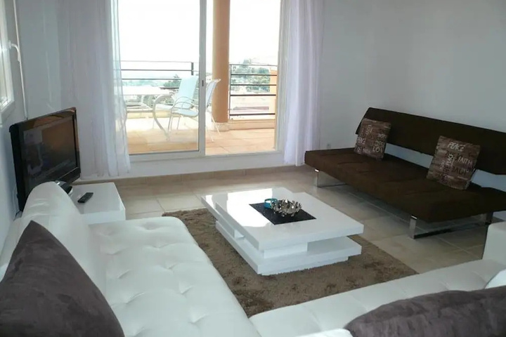 Room 2 of 9